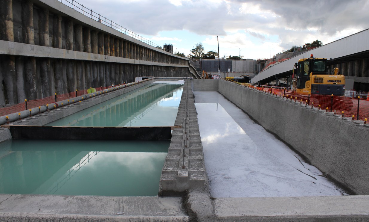 Interbloc settlement pond walls holding water on a civil site