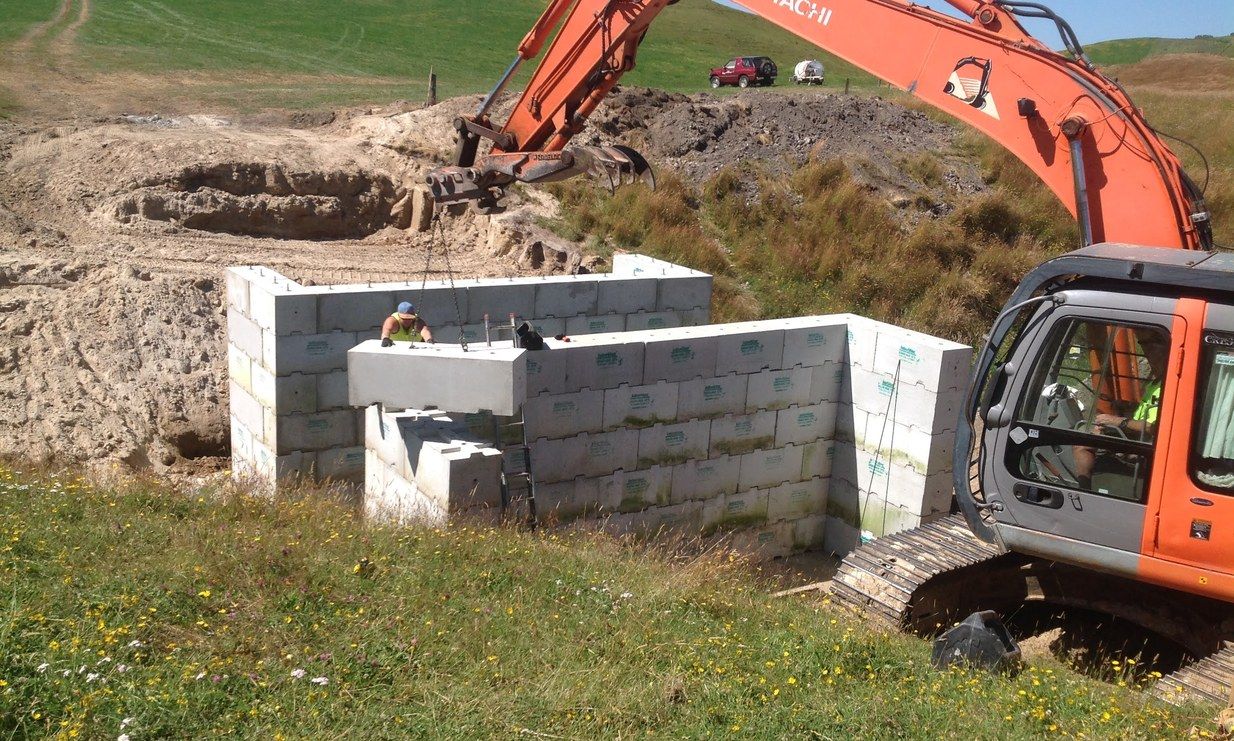 Interbloc concrete blocks used as propping counterweight on a construction site