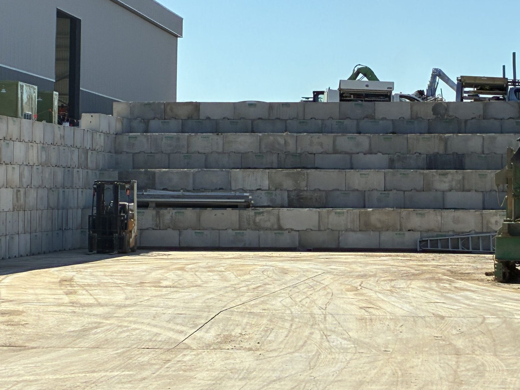 Interbloc retaining walls and bays at the 4G Metals yard
