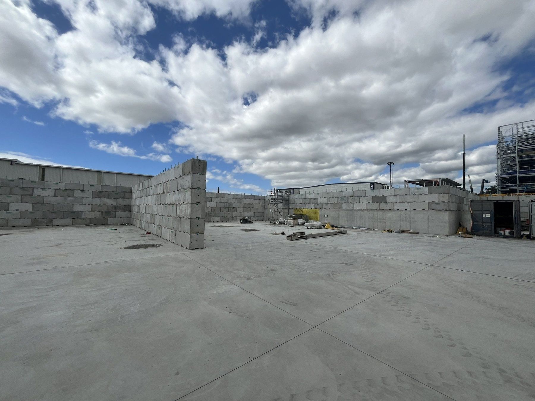 Interbloc cullet surge bunker walls at Visy Yatala