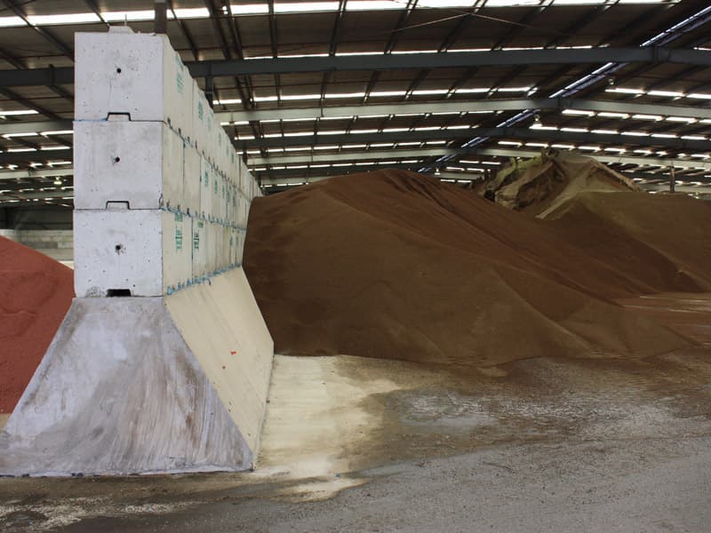 Interbloc modular retaining wall installed inside Viterra's fertiliser storage shed